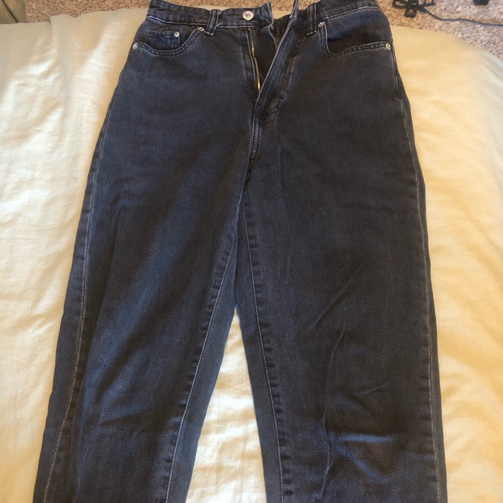 Highwaisted black straight leg denim jeans